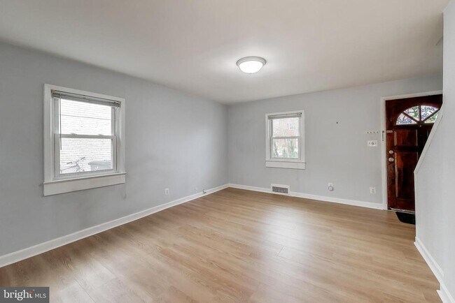 Photo - 903 S Irving St