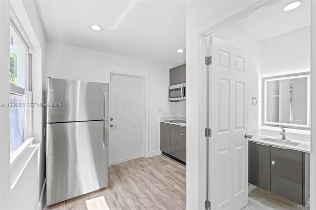 Photo - 2847 Polk St Unit 3