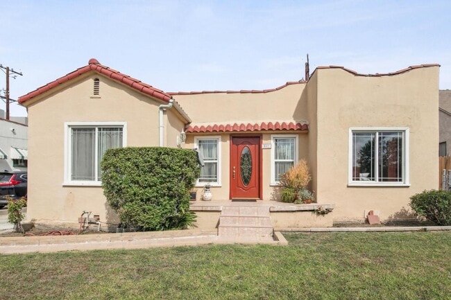 Building Photo - 517 E Chestnut St