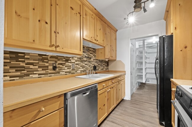 Photo - 60 Millpond Dr