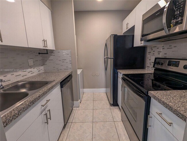 Photo - 10224 Twin Lakes Dr