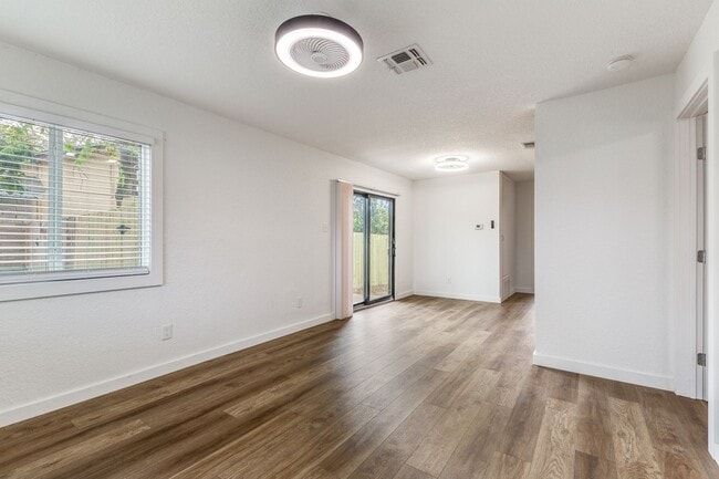 Photo - Charming 3-bedroom duplex nestled in the heart of the Great Northwest