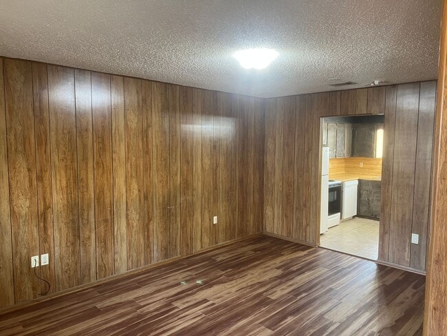 Photo - 3 Bed 1 Bath Duplex