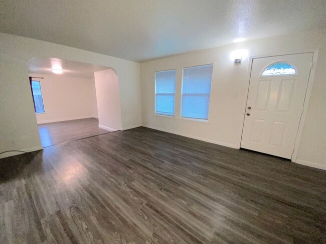 Photo - Lovely 3 Bedroom, 2 Bath House - Washer/Dryer, Dishwasher, Long Driveway, Fenced Backyard