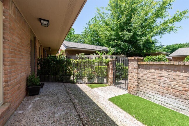 Photo - 1529 Wirt Rd Unidad 55