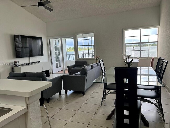 Building Photo - 2803 N Oakland Forest Dr Unit 304