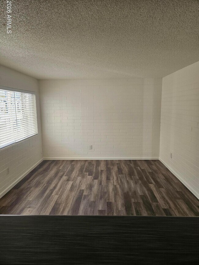 Photo - 521 E Bethany Home Rd