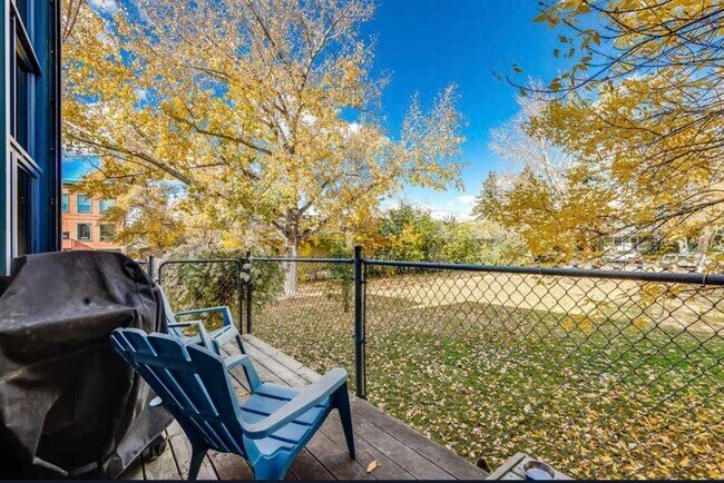 Photo - 1212 13 Av SW