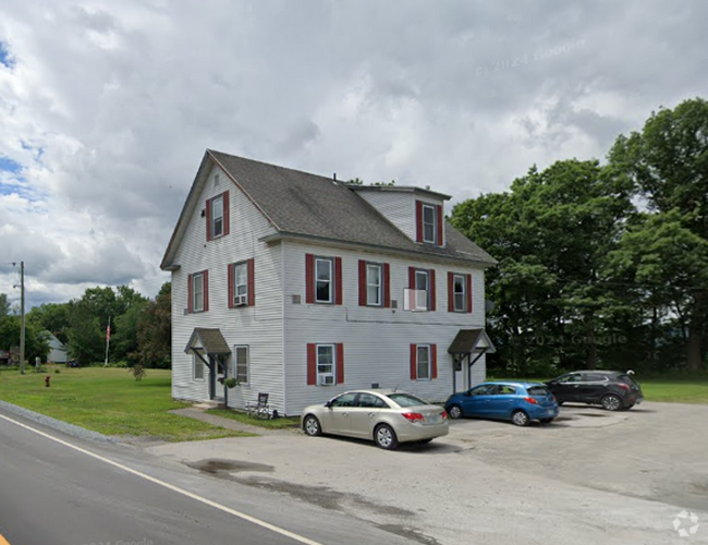 Building Photo - 3135 Dartmouth College Hwy Unit Apt 1A