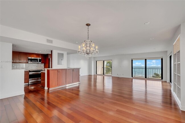 Building Photo - 5415 Collins Ave Unit 506
