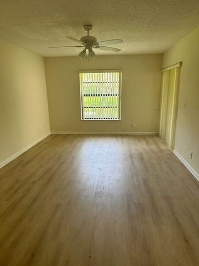 Photo - 406 Buttonwood Pl