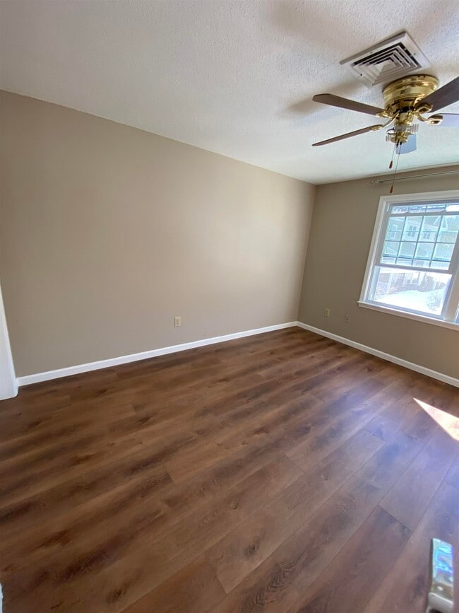 Photo - 533 Fox Hollow Way