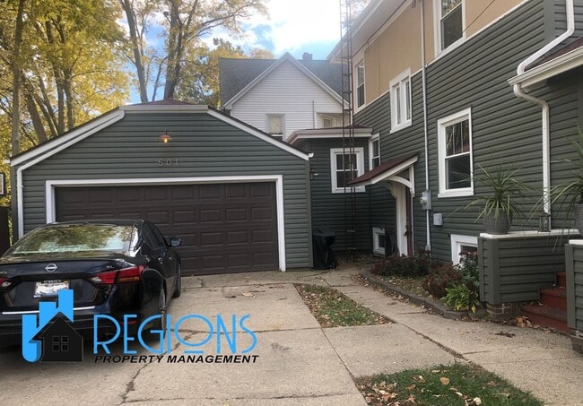 Photo - Beautiful 3BR 2 bath home in Bloomington, hardwood floors throughout, convenient location