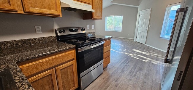 Photo - 186-186 Ringuette St