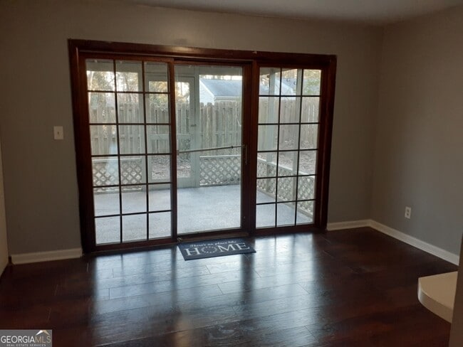 Building Photo - 170 Governors Dr