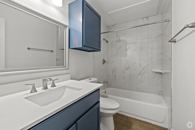 1BR, 1BA - 512SF - Bathroom - Tramor at the Oaks Apartments