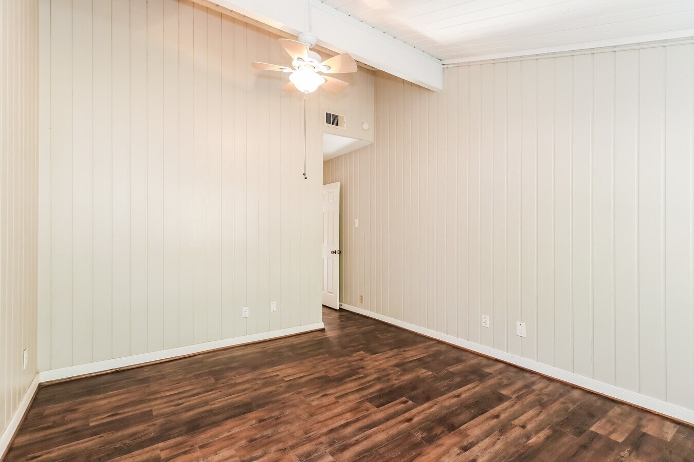 Photo - 2 Lakeway St