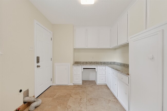 Photo - 16117 Singapore Ln