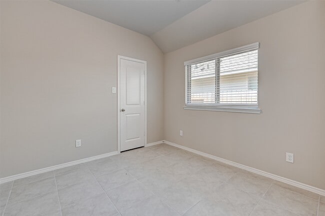 Photo - 32037 Towering Birch Trl