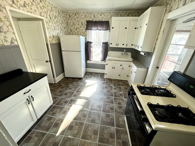 Photo - 221 N 7th St