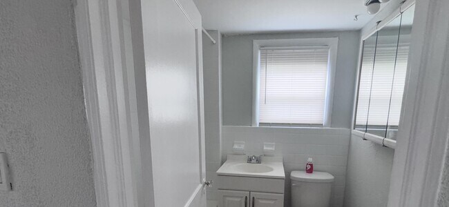 Photo - 736 Omar Rd