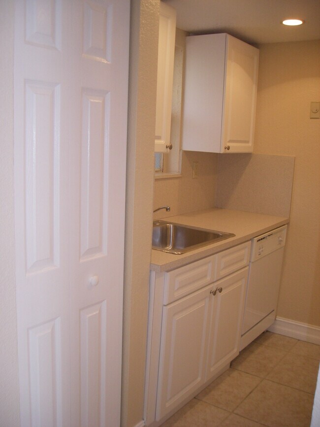 Photo - 633 S Royal Poinciana Blvd Unidad 328