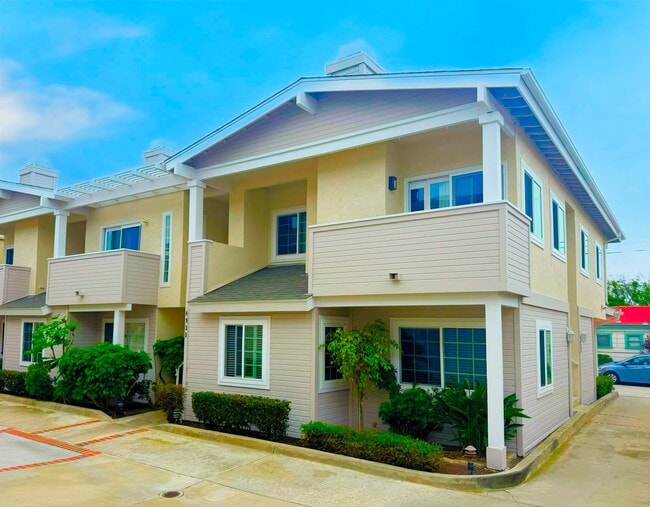Building Photo - Stylish 3BR/2BA Coastal Home Just Blocks from the Beach