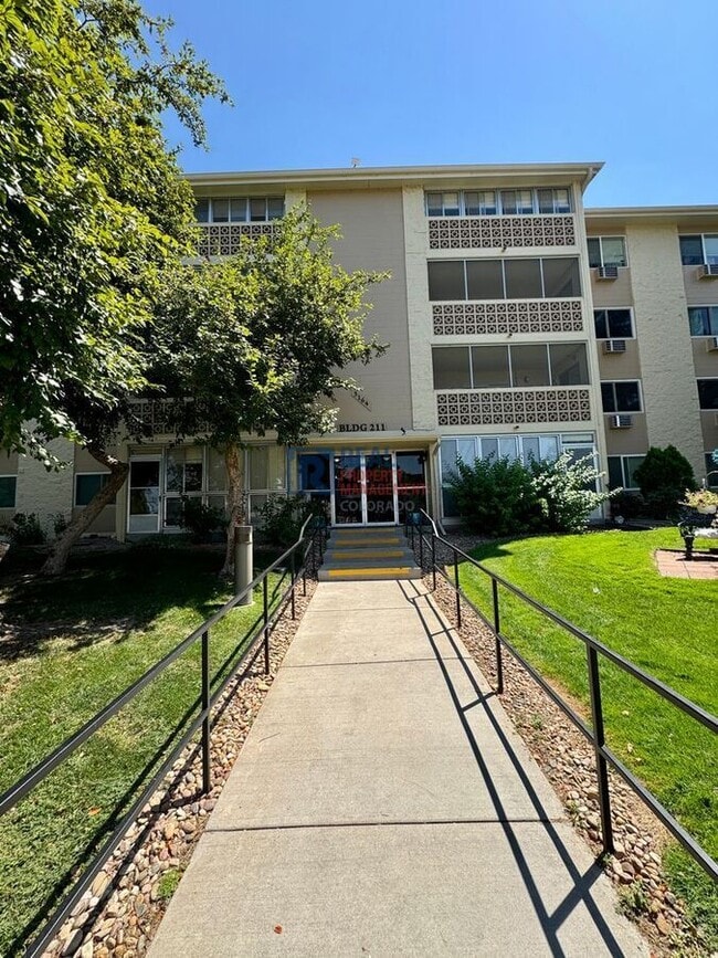 Building Photo - 3164 S Wheeling Way Unit 302 Rental
