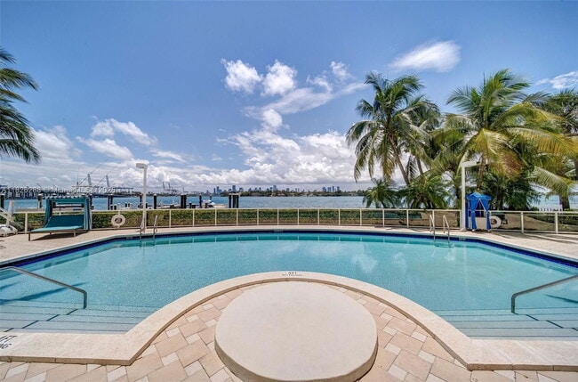 Photo - 650 West Ave