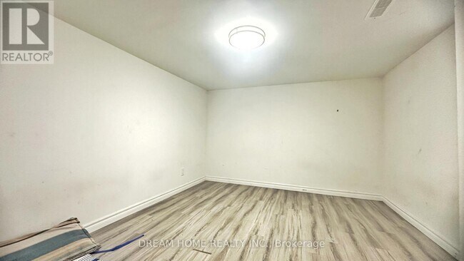 Photo - 1018 Kennedy Rd