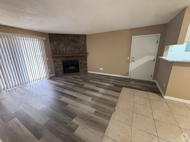 Building Photo - 910 S Walden St Unit 101 Rental