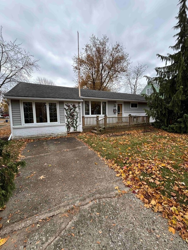 Building Photo - 511 Charles St