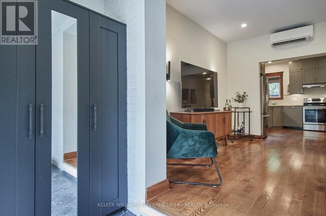 Photo - 292 Withrow Ave Unité Main