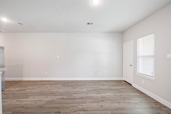 Photo - 412-414 Avenue H