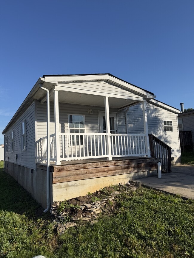Building Photo - 212 Pulliam Dr