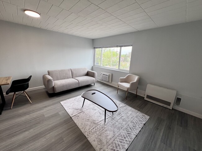 Photo - 180 Tecumseh Rd E Unité 6