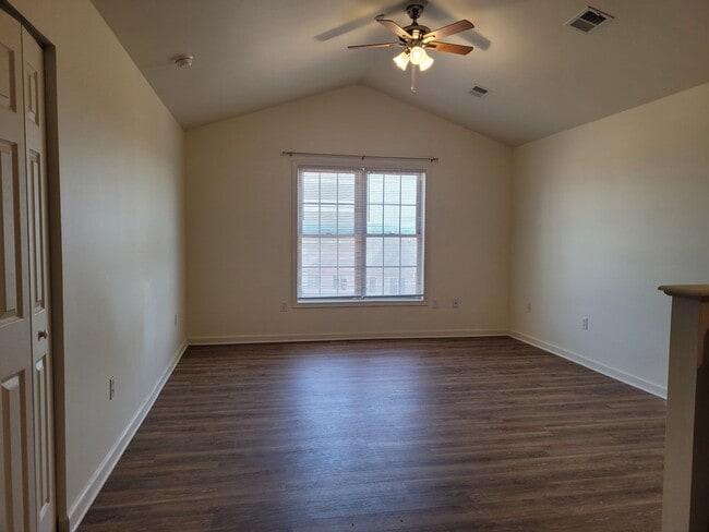 Photo - 670 Bassett Dr Unidad 3D