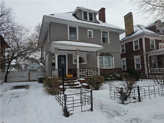 Building Photo - 180 Dartmouth St Rental