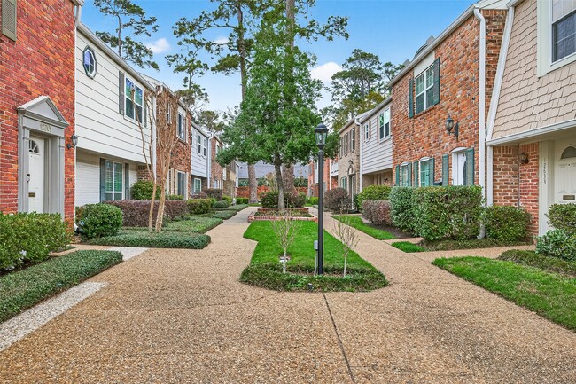 Photo - 12705 Huntingwick Dr Unidad 165