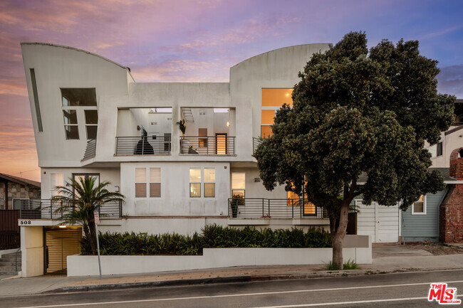Building Photo - 502 Rosecrans Ave Unit B Rental