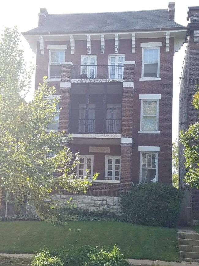 Building Photo - 5778 Pershing Ave Unit 3