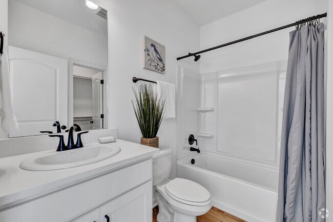 3BR, 2BA - 1,067SF - Primary Bathroom