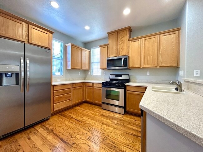 Beautiful 3 Bedroom Located in Roseville Strada Community!