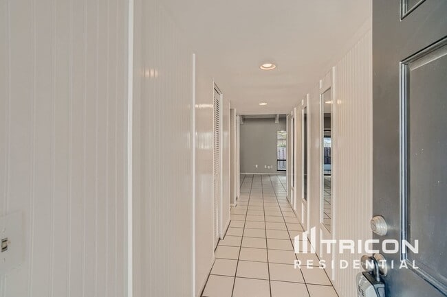 Photo - 1032 Weathered Wood Cir