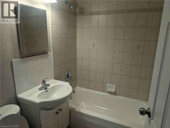 Photo - 468 Ottawa St N Unit 209A