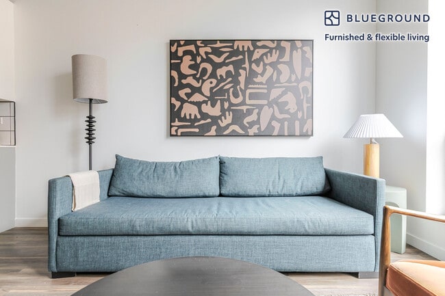 Photo - 61 W Erie St Unidad FL2-ID1399