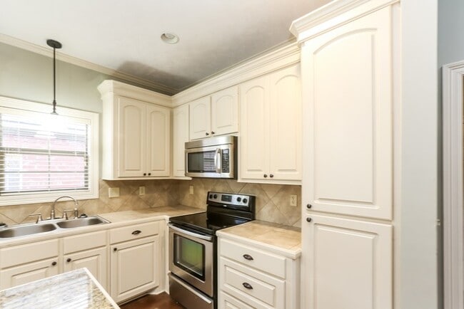 Photo - 717 Hartwood Cove