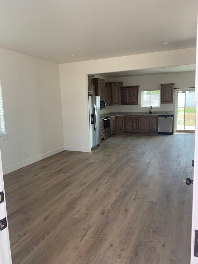 Photo - 1723 Dollys Way