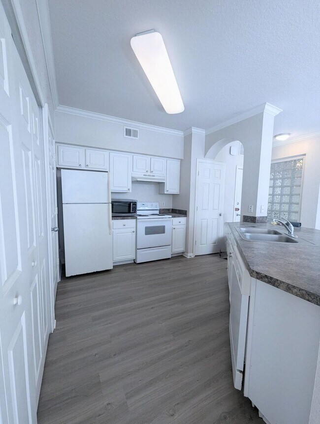 1x1 A6Alt 1 927 square feet Condo Condo for Rent in Orlando, FL