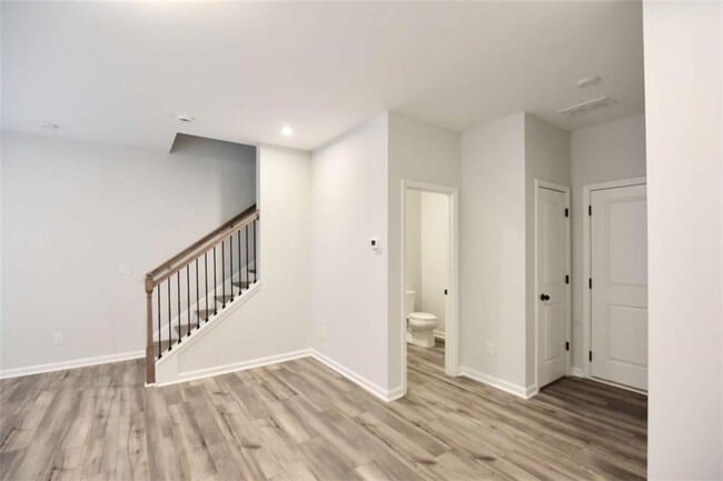 Photo - 809 Cameron Trl